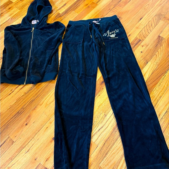 Juicy Couture sweatsuit set - Picture 1 of 3